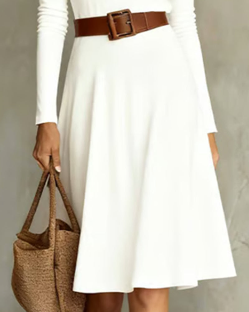 Elegant Solid Color Dress with Round Neck and Flared Skirt