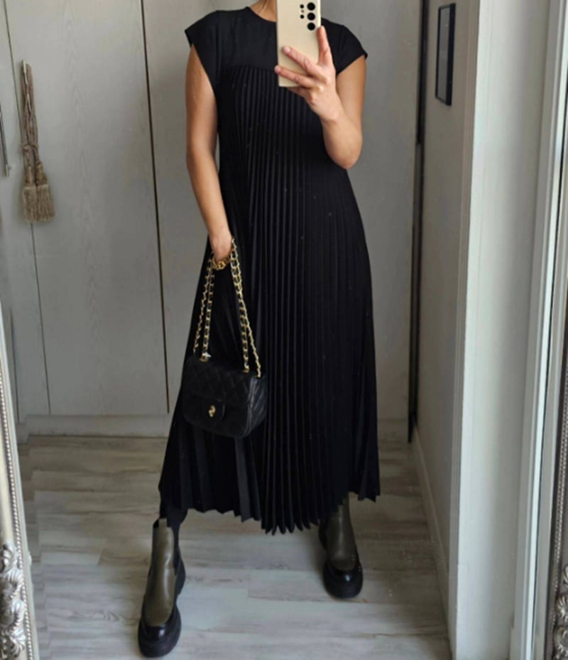 Linda | Stylish Flowing Pleated Dress