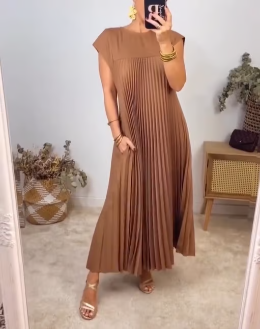 Linda | Stylish Flowing Pleated Dress