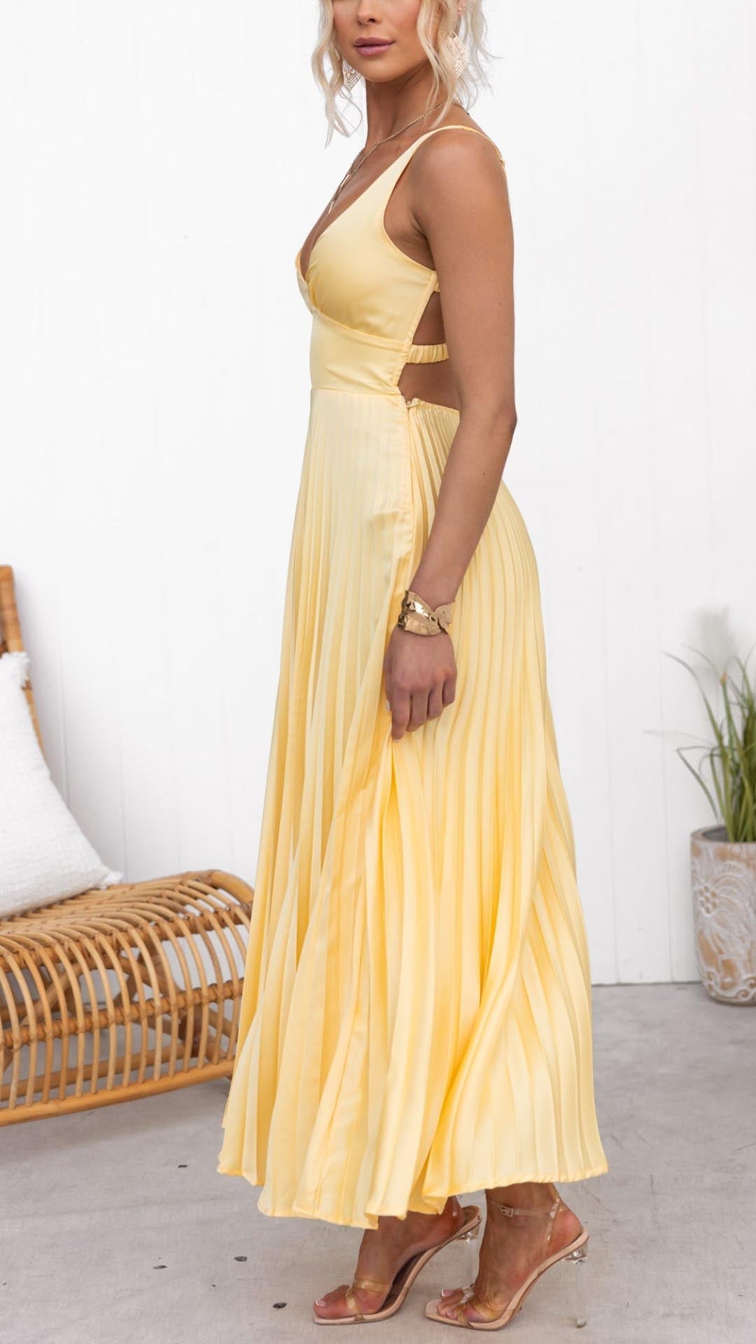 Anna | Stylish Summer Pleated Dress