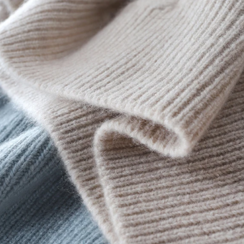 Lucie® - Cashmere couture turtleneck sweater